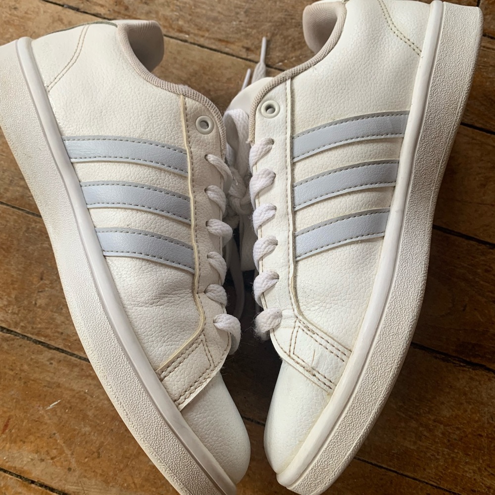 Womens gently used Adidas sneakers